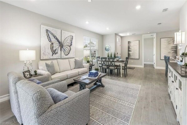 Living/Dining Area