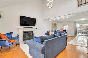 Living Room | Free WiFi | 1st Floor