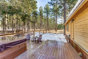 Deck & Fenced-In Yard | Hot Tub | 4 Mi to Monte Verde Lake