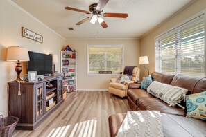 Living Room | Single-Story Home | Central A/C & Heating