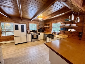 Full kitchen