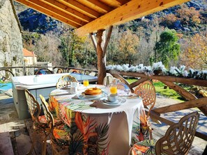 Outdoor dining
