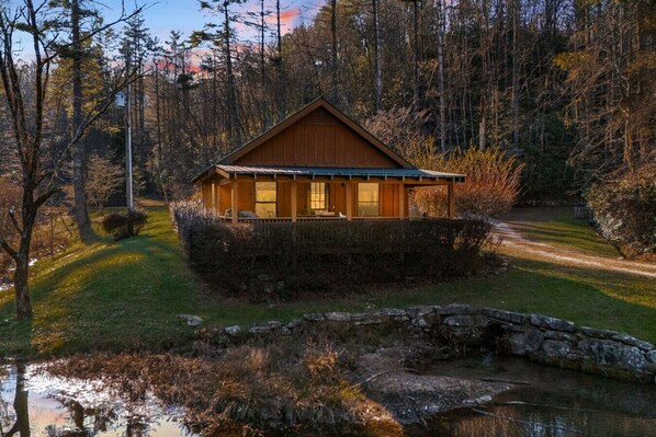 Welcome to Maple  Gap  Cabins—the perfect retreat for nature lovers and a memorable family getaway
