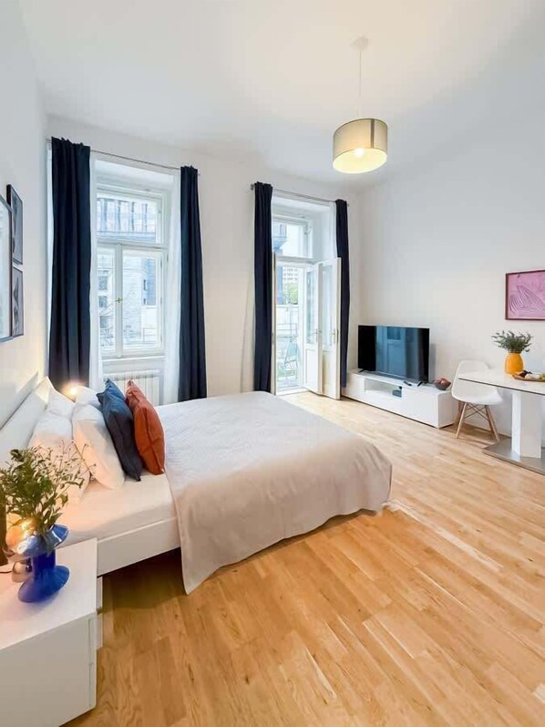 Bedroom with a queen size bed and balcony