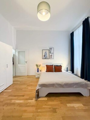 Spacious room with queen size bed
