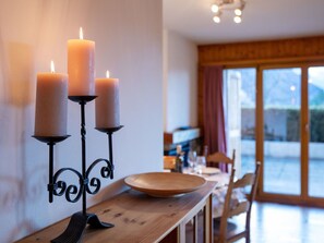 Interior Design, Möbel, Beleuchtung, Zimmer, Natürliches Material, Wohnzimmer, Hartholz, Light Fixture