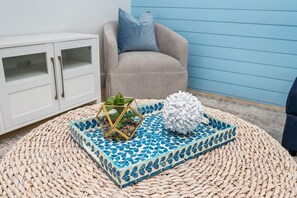 Elegantly styled: a center table with thoughtful decor for a touch of charm.