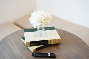 Relax & read  in this cozy nook - ideal for your extended stay in El Monte.