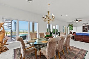 Dining Table for 6 with water views!