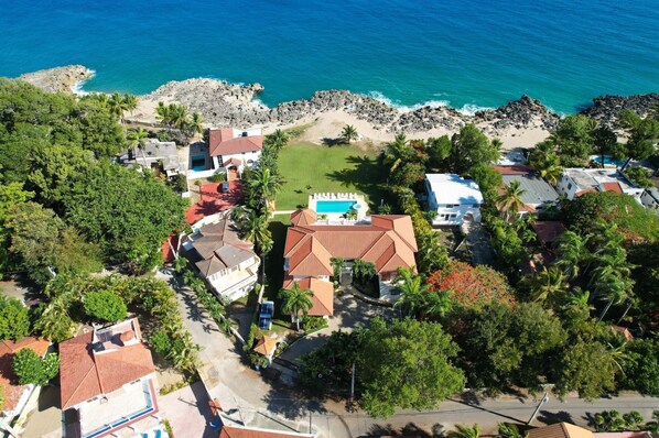 Mesmerizing ocean-front villa with sea-side jacuzzi and fire pit (4856)