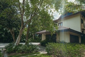 Large ocean view property with golf cart, heated pool and jacuzzi (5144)