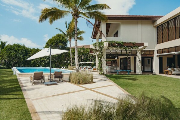Large ocean view property with golf cart, heated pool and jacuzzi (5140)