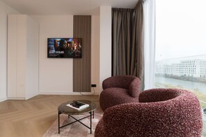 Sitting area and TV - two comfortable lounge chairs and a flatscreen TV - a relaxing space to unwind and relax