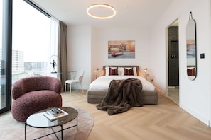 Bedroom Waterfront - a comfortable, large double bed in a calming sleeping space, where you can enjoy views of the city.