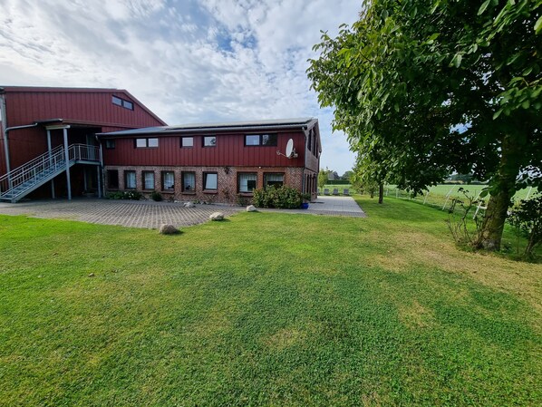 Außenseite Ferienhaus [Sommer]