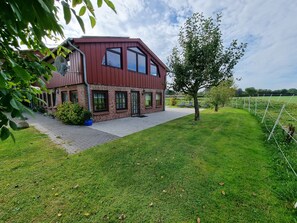 Außenseite Ferienhaus [Sommer]