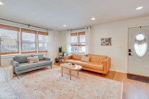 Living Room | Smart TV | Fireplace | Central Heating & A/C | Free WiFi