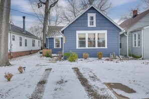 Exterior | Parking | Driveways (3 Vehicles)