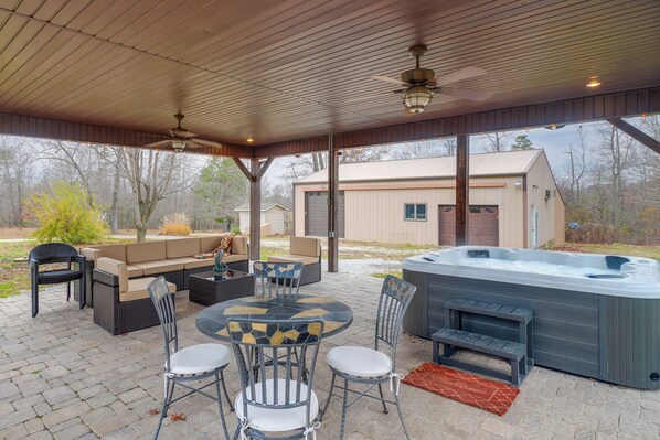 Licking Vacation Rental | 3BR | 2BA | 1,500 Sq Ft | 4 Steps to Enter