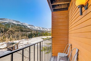 Exterior | Single-Story Condo | 1st-Floor Unit | Mountain Views