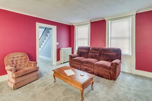Living Room | Smart TV | Free WiFi