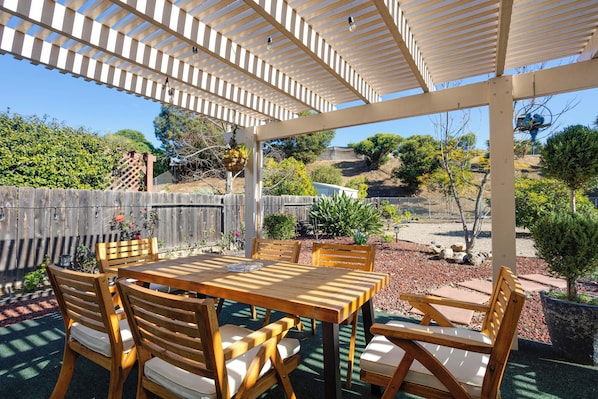 Outdoor dining