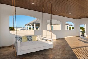 3rd floor Large private covered patio with gulf views!
