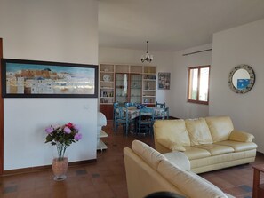 Autumn, Living Room, Spring, Summer, Winter