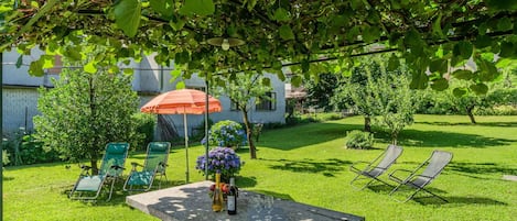 Jardin, Ombre, Tableau De Plein Air, Mobilier De Jardin, Printemps, Pelouse, Cour, ArriÚre-Cour, Chaise, Aménagement Paysager