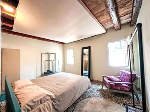 Floor, Interior Design, Flooring, Wall, Furniture, Wood, Ceiling, Bedroom, Bed, Room