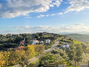 Himmel, Wohngebiet, Landschaft, Ländliches Gebiet, Haus, Menschliche Siedlung, Vorort, Morgen, Dorf, Bergdorf