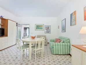 Flooring, Floor, Interior Design, Furniture, Ceiling, Apartment, Room, Chair, Living Room, Kitchen & Dining Room Table