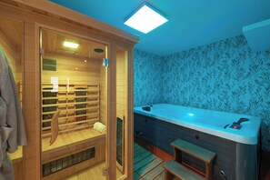 Wellness Area - Sauna & Hot Tu