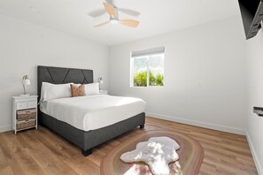 Bedroom 2 w/Queen Bed & TV Streaming