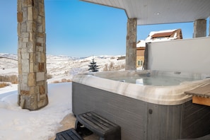 Bañera de hidromasaje al aire libre
