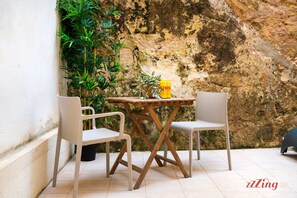 The garden/outdoor area