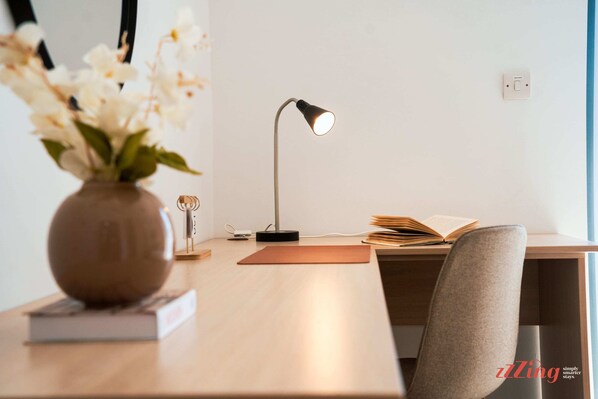 Detail - Desk