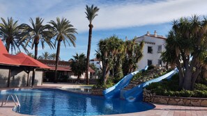 Toboganes piscina