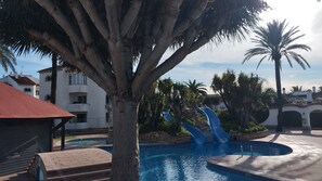 Toboganes piscina