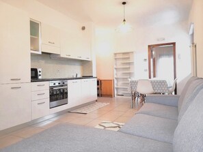 Wohnzimmer mit Essbereich