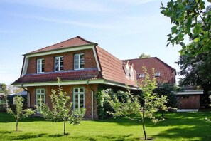 Außenseite Ferienhaus [Sommer]