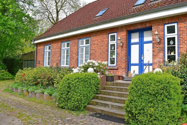 Außenseite Ferienhaus [Sommer]