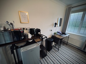 Main House Standard Twin room Kitchenette and Vanity