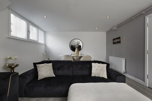 Living Room / Lounge