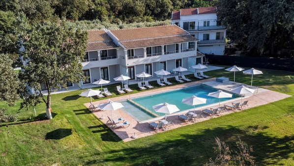 Welcome in our eight 2-bedroom apartment complex, each for up to 4+1 guests.