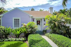 Bask in the beauty of this picture-perfect home, surrounded by lush tropical landscaping and radiating with inviting curb appeal under the warm Florida sun.