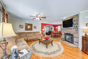 Family Room | Central A/C & Heating | Free WiFi