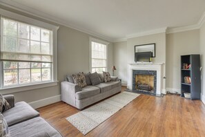 Living Room | 1st Floor | Smart TV | Free WiFi