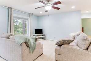 Living Room | Smart TV | Free WiFi