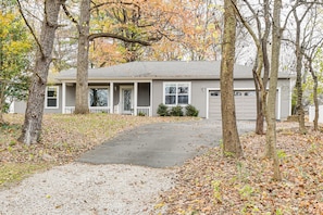 Home Exterior | Gas Grill | Wood-Burning Fire Pit